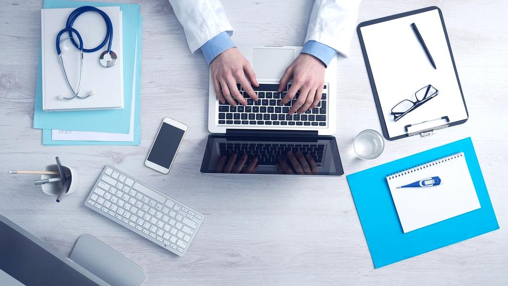 AI-powered smart folder sorting interface